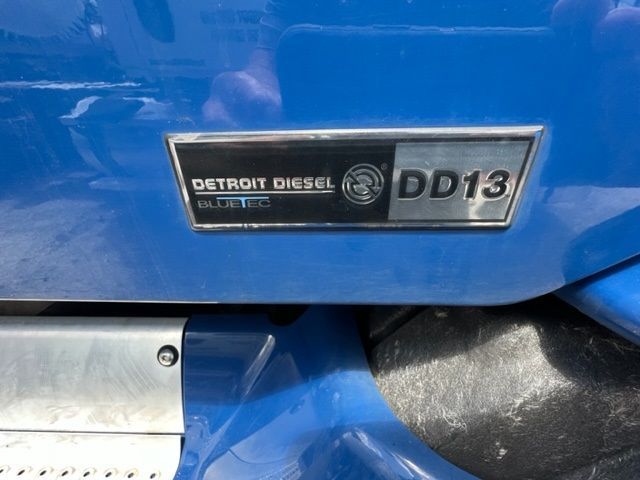 2012 FREIGHTLINER Cascadia - Image 11